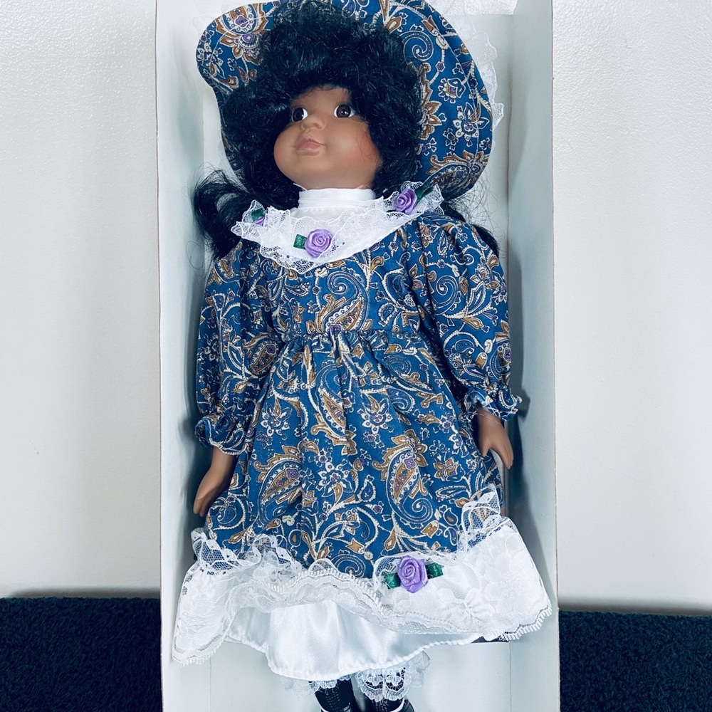 The Platinum Collection Porcelain Musical Doll - Picture 2 of 8